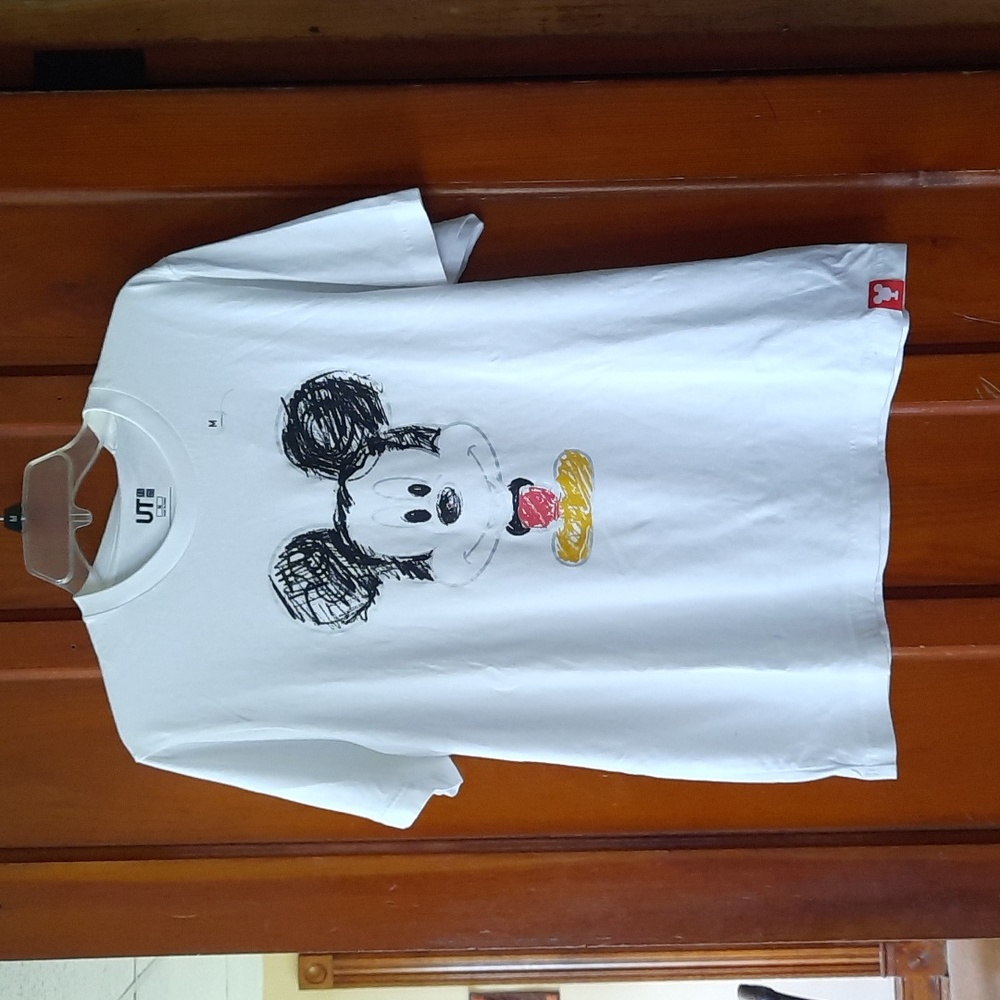 Tee shirt